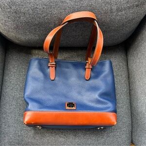 Dooney and Bourke Pebble Grain Chelsea Shopper in Dark Blue Navy & Brown